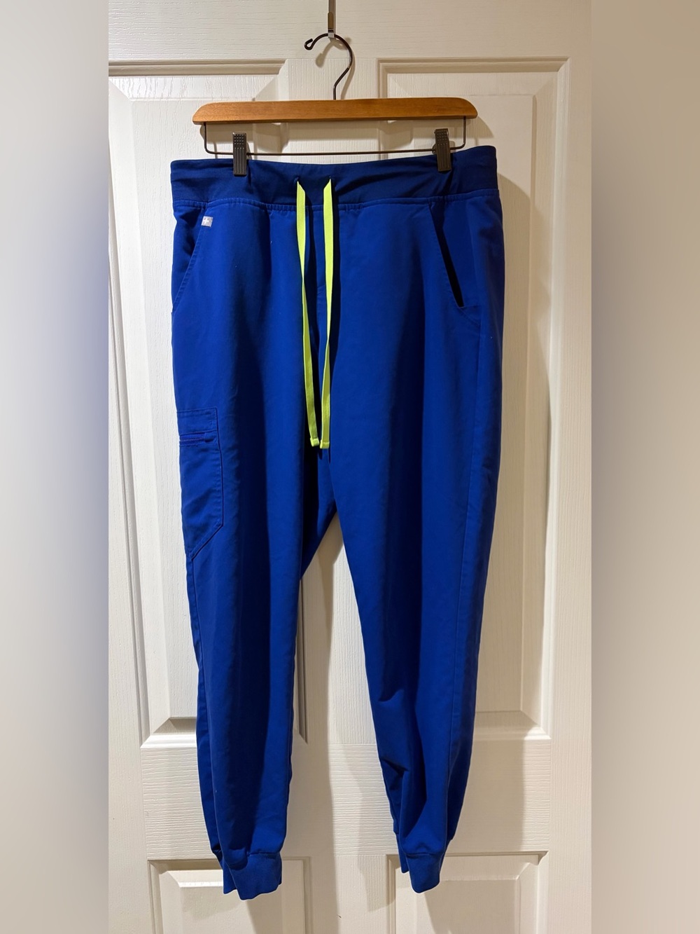 Figs Women’s Zamora Royal Blue Joggers with Neon Yellow Drawstrings Size M